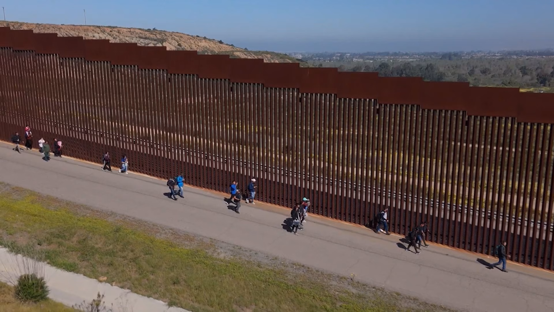 Trump Signs Executive Orders Targeting Sanctuary Cities, Bolstering Law Enforcement
